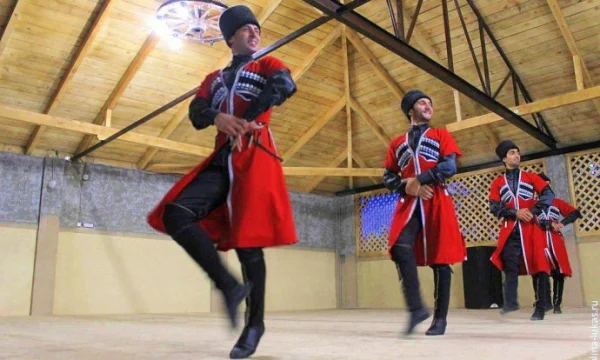Абхазское застолье в с.Лыхны Абхазское застолье в с.Лыхны